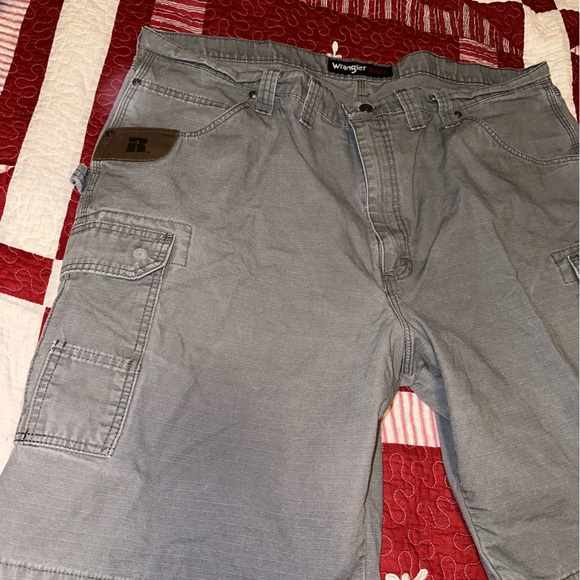Gray shorts for men size 44 - Picture 2 of 3